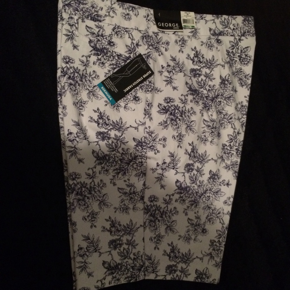 🆕 Bermuda Millennium Pull On Shorts